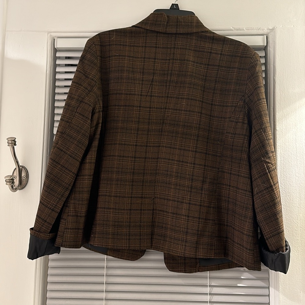 Blazer - Picture 3 of 3
